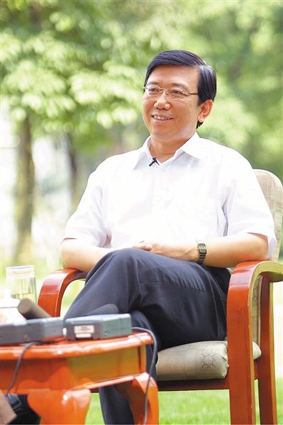 李春城 四川省委原副书记 公布日期:2012年12月6日当天,中纪委有关负责人证实,四川省委原副书记李春城涉嫌严重违纪,正接受组织调查。 李春城 四川省委原副书记 公布日期:2012年12月6日当天,中纪委有关负责人证实,四川省委原副书记李春城涉嫌严重违纪,正接受组织调查。